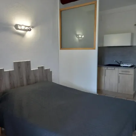 D'hotes Domaine De Pelissols Bed and Breakfast 3*