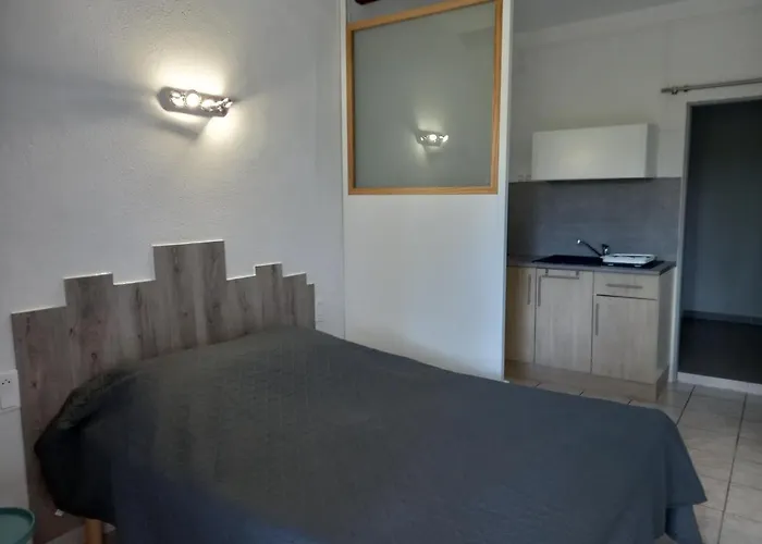 D'hotes Domaine De Pelissols Bed & Breakfast 3*