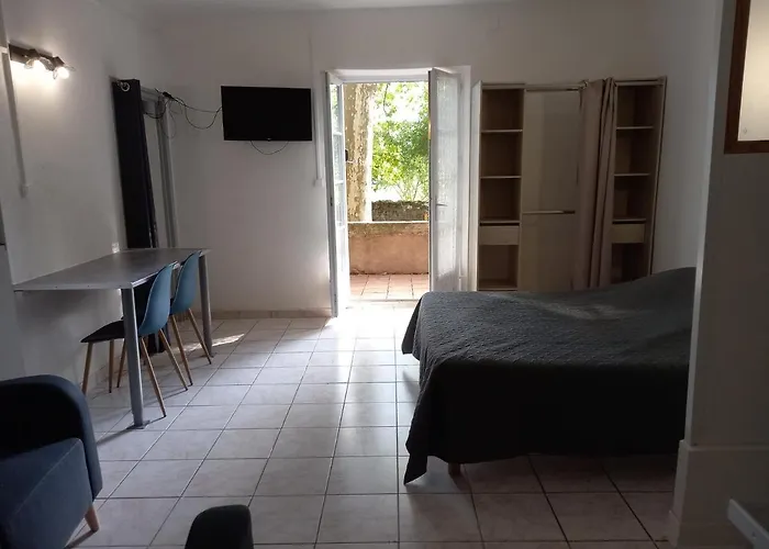 Bed & Breakfast D'hotes Domaine De Pelissols 3*